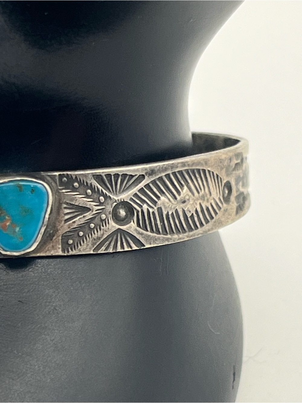 Native American sterling silver hand stamped blue stone vintage cuff bracelet - Picture 6 of 16